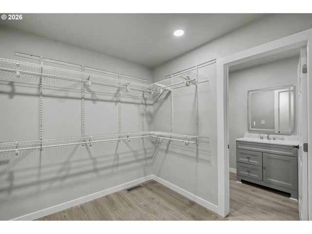 750 Se 135TH Ave, Portland, OR 97233
