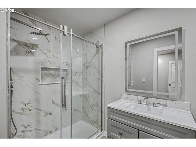 750 Se 135TH Ave, Portland, OR 97233