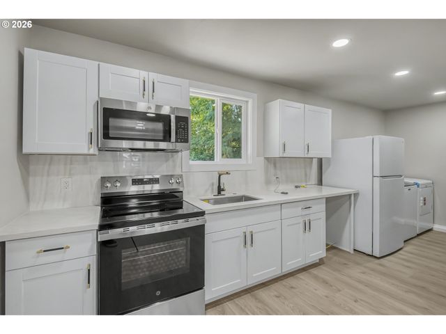 750 Se 135TH Ave, Portland, OR 97233