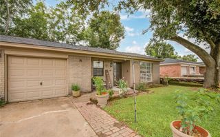 516 W Mimosa Street, Angleton, TX 77515