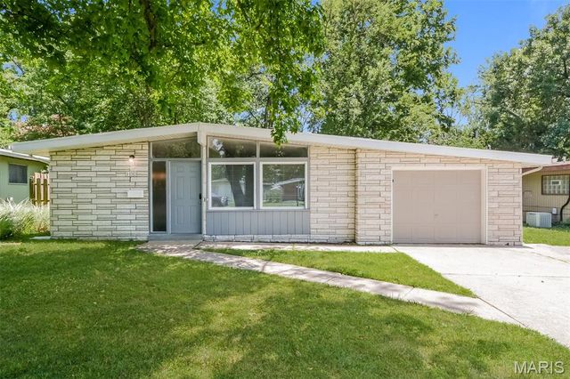 100 Taney Drive, Florissant, MO 63033