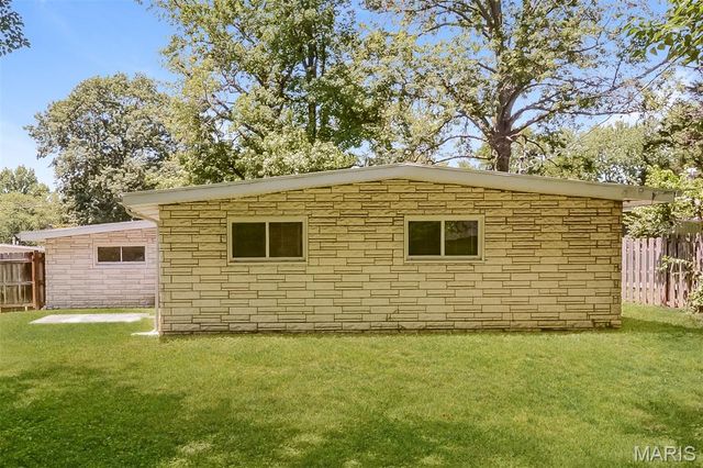 100 Taney Drive, Florissant, MO 63033