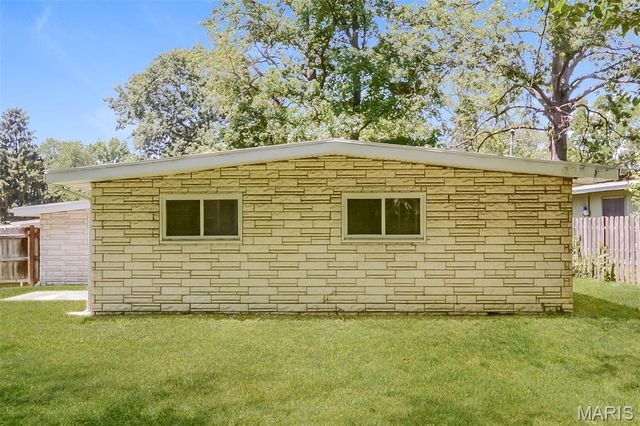 100 Taney Drive, Florissant, MO 63033