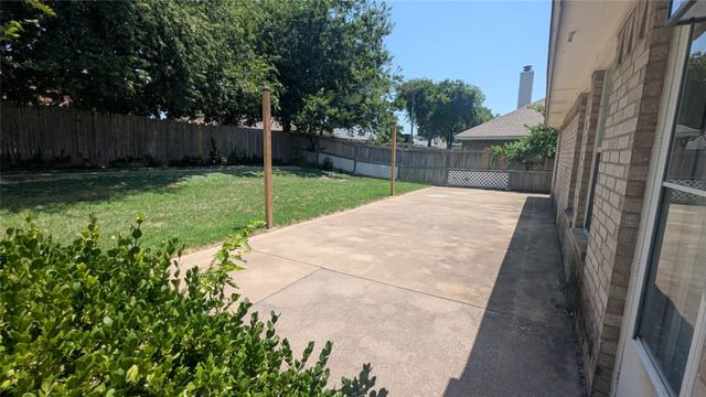 916 Heberle Drive, Burleson, TX 76028