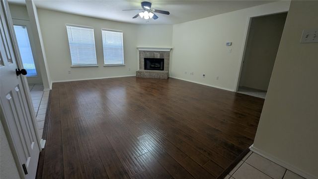 916 Heberle Drive, Burleson, TX 76028