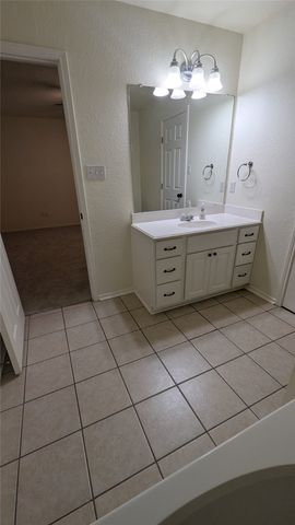 916 Heberle Drive, Burleson, TX 76028