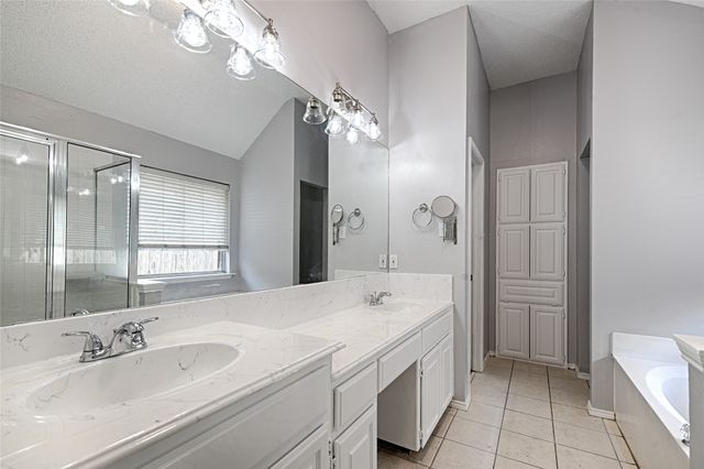 8737 San Joaquin Trail, Fort Worth, TX 76118