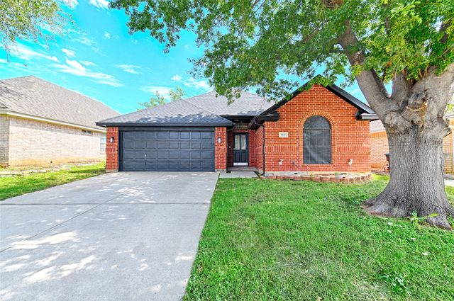 8737 San Joaquin Trail, Fort Worth, TX 76118