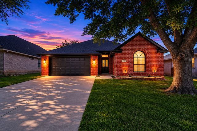 8737 San Joaquin Trail, Fort Worth, TX 76118