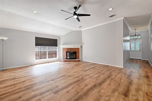 8737 San Joaquin Trail, Fort Worth, TX 76118
