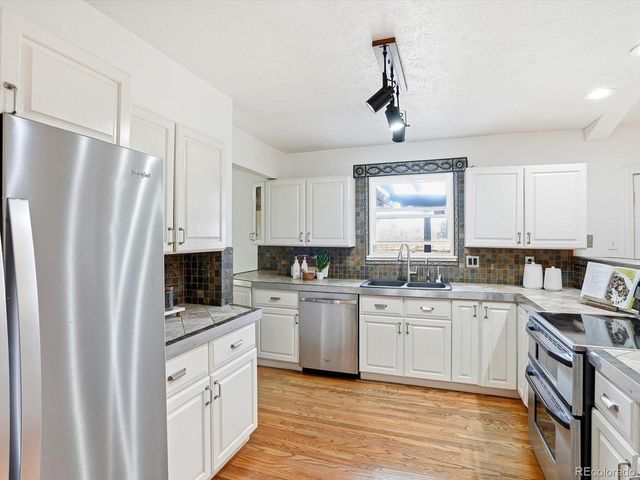 6886 S Pitkin Street, Foxfield, CO 80016