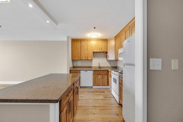 555 Pierce St 1424, Albany, CA 94706