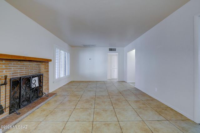 6260 E 2nd Street, Tucson, AZ 85711