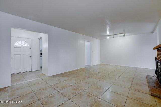 6260 E 2nd Street, Tucson, AZ 85711