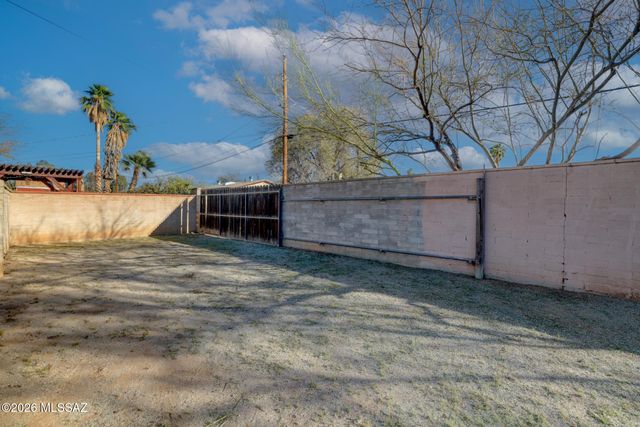 6260 E 2nd Street, Tucson, AZ 85711