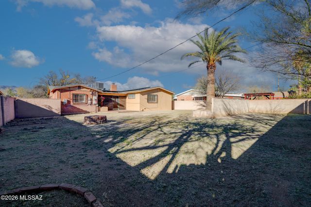 6260 E 2nd Street, Tucson, AZ 85711