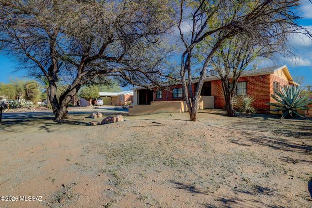 6260 E 2nd Street, Tucson, AZ 85711