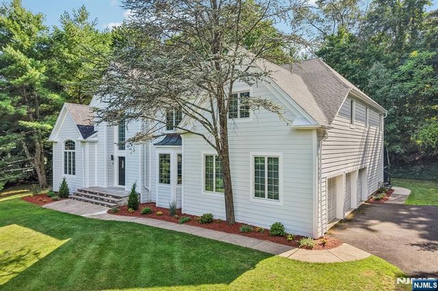11 Carrington Court, Woodcliff Lake, NJ 07677