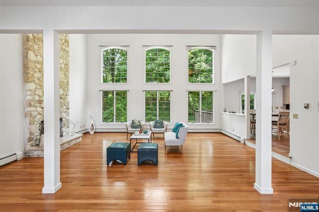 11 Carrington Court, Woodcliff Lake, NJ 07677