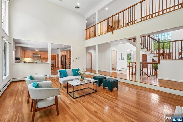 11 Carrington Court, Woodcliff Lake, NJ 07677