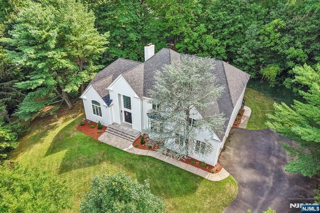 11 Carrington Court, Woodcliff Lake, NJ 07677