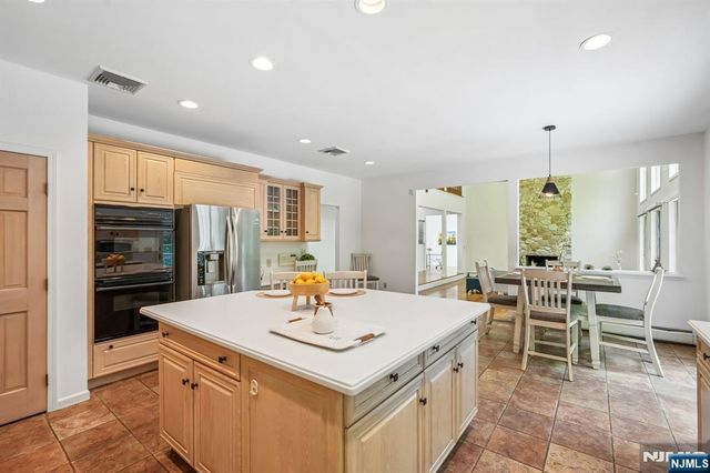 11 Carrington Court, Woodcliff Lake, NJ 07677