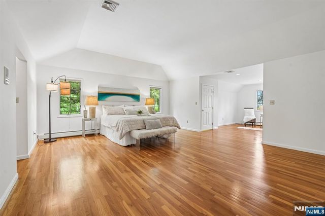 11 Carrington Court, Woodcliff Lake, NJ 07677