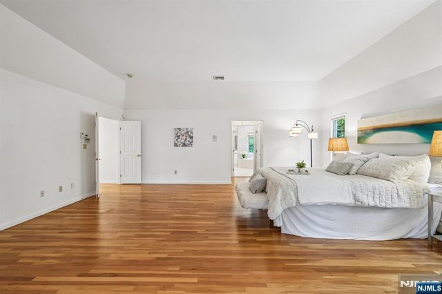 11 Carrington Court, Woodcliff Lake, NJ 07677