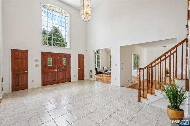 11 Carrington Court, Woodcliff Lake, NJ 07677