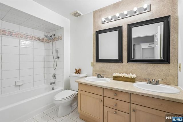 11 Carrington Court, Woodcliff Lake, NJ 07677