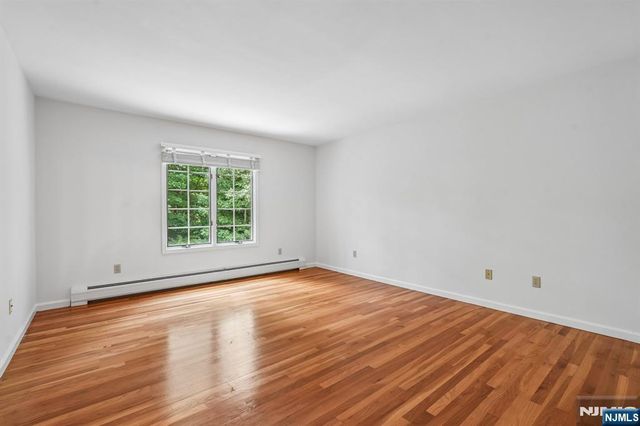 11 Carrington Court, Woodcliff Lake, NJ 07677