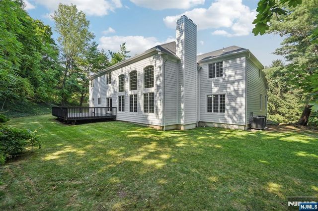 11 Carrington Court, Woodcliff Lake, NJ 07677
