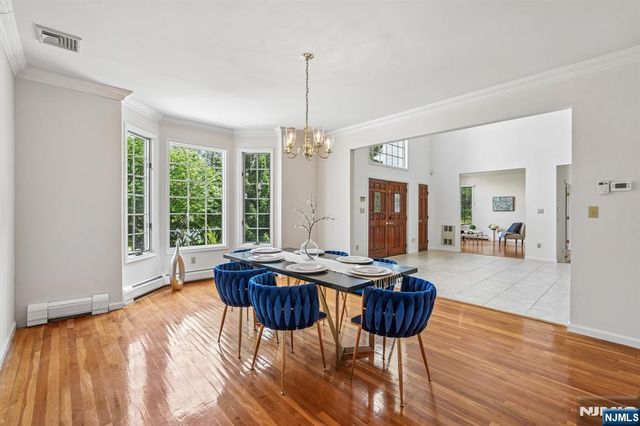 11 Carrington Court, Woodcliff Lake, NJ 07677