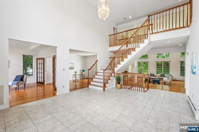 11 Carrington Court, Woodcliff Lake, NJ 07677