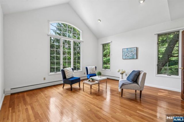 11 Carrington Court, Woodcliff Lake, NJ 07677
