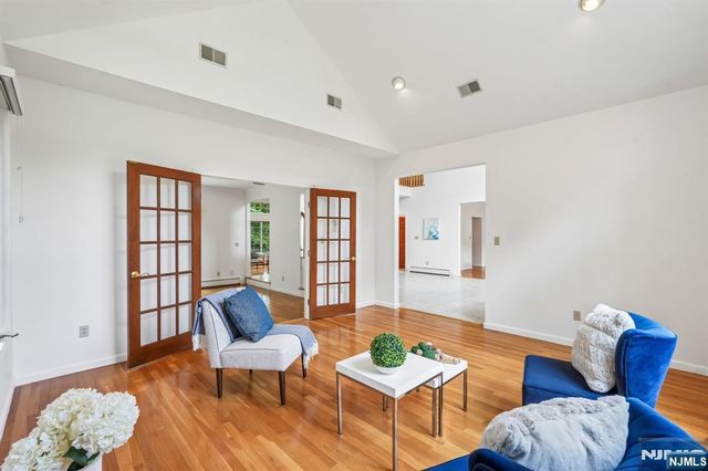 11 Carrington Court, Woodcliff Lake, NJ 07677
