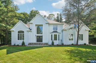 11 Carrington Court, Woodcliff Lake, NJ 07677