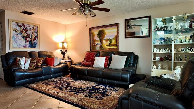 1061 NW 85th Terrace A111, Plantation, FL 33322