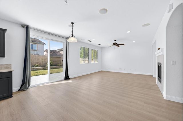 5316 Lotus Pond Way, Elk Grove, CA 95757