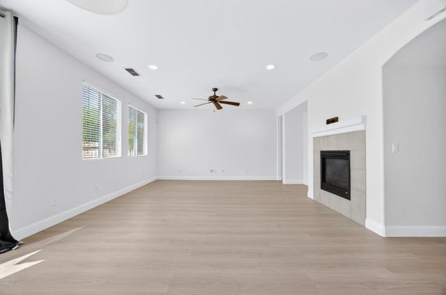 5316 Lotus Pond Way, Elk Grove, CA 95757