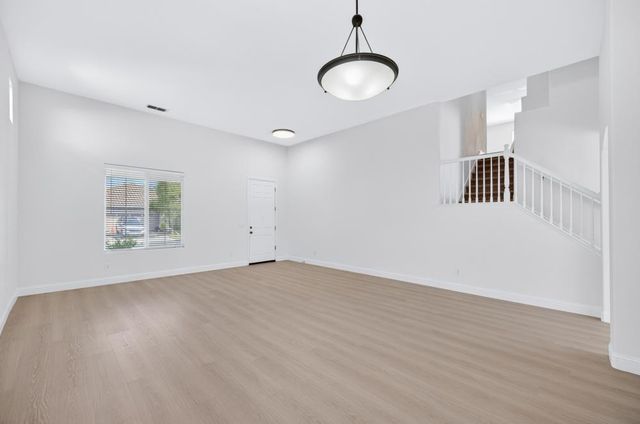 5316 Lotus Pond Way, Elk Grove, CA 95757