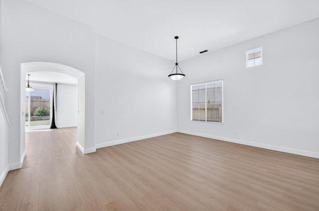 5316 Lotus Pond Way, Elk Grove, CA 95757