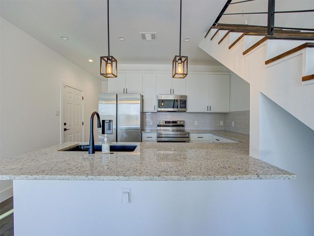 20507 Bonanza ST B, Lago Vista, TX 78645