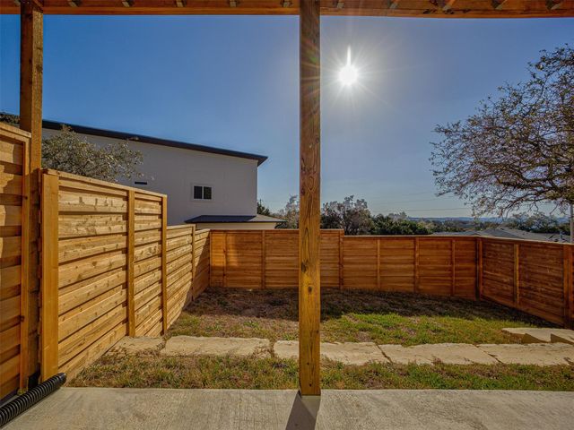 20507 Bonanza ST B, Lago Vista, TX 78645