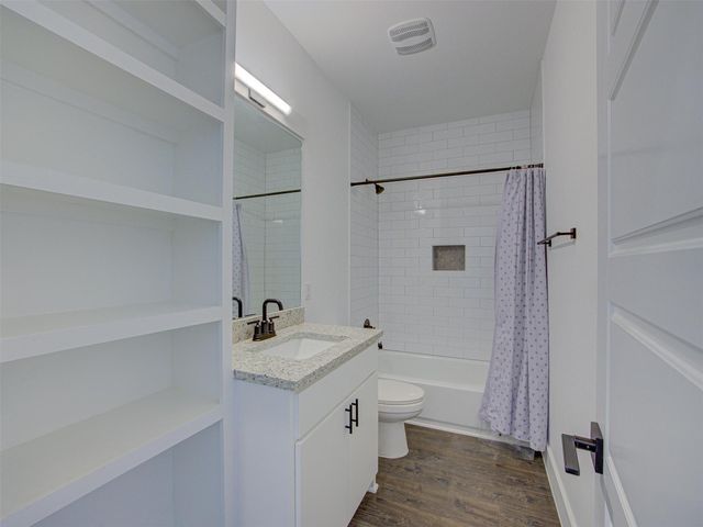20507 Bonanza ST B, Lago Vista, TX 78645