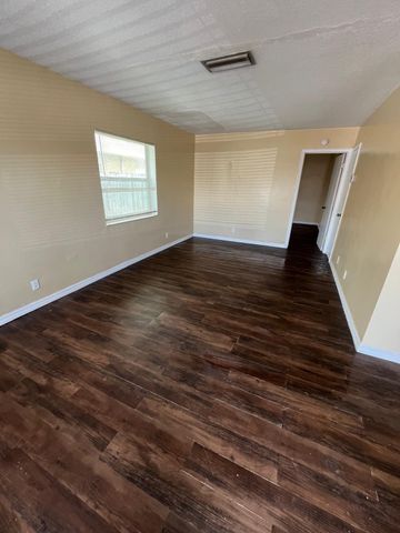 4140 NW 30th Terrace, Lauderdale Lakes, FL 33309