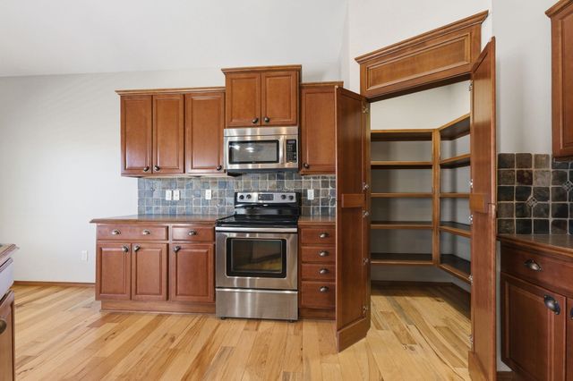 1218 N Hamilton Cir, Derby, KS 67037