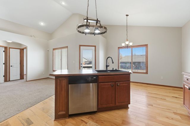 1218 N Hamilton Cir, Derby, KS 67037