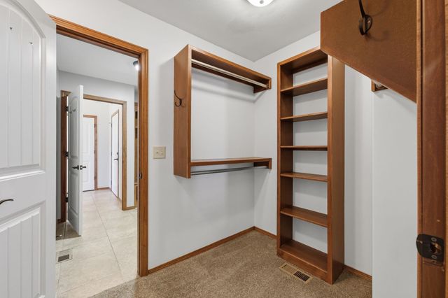 1218 N Hamilton Cir, Derby, KS 67037