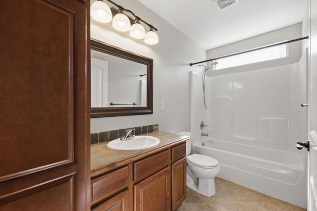 1218 N Hamilton Cir, Derby, KS 67037